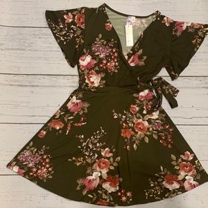 NWT Francescas Floral Dress in Olive